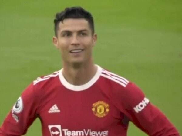 Momen Ronaldo Tertawa Lihat Man United Dibantai Brighton