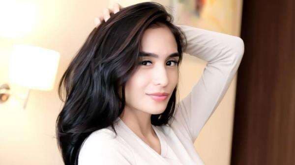 Pose Hot Bibie Julius di Ranjang, Body Bohay Bikin Netizen Salfok! Pose Hot Bibie Julius di Ranjang, Body Bohay Bikin Netizen Salfok!