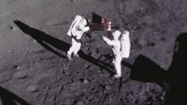 Beginilah Kabar Bendera Amerika yang Ditancapkan Neil Armstrong di Bulan Beginilah Kabar Bendera Amerika yang Ditancapkan Neil Armstrong di Bulan
