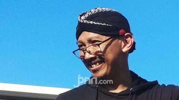 Dukung Deddy Corbuziear, Abu Janda: yang Ngamuk Tidak Bisa Menganggap Kaum LGBT Sebagai Manusia Dukung Deddy Corbuziear, Abu Janda: yang Ngamuk Tidak Bisa Menganggap Kaum LGBT Sebagai Manusia