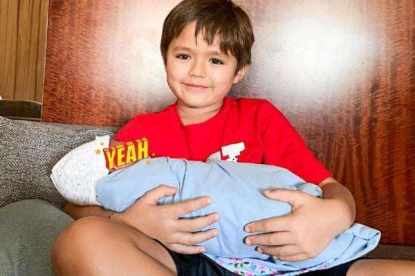 Intip Momen Gemas El Barack saat Gendong sang Adik, Netizen: Abang El Luar Biasa Intip Momen Gemas El Barack saat Gendong sang Adik, Netizen: Abang El Luar Biasa