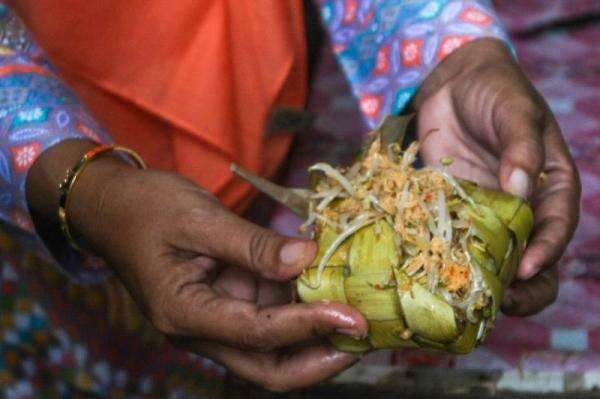 Ada Tradisi Kupat Jembut di Semarang, Intip Foto-fotonya Ada Tradisi Kupat Jembut di Semarang, Intip Foto-fotonya