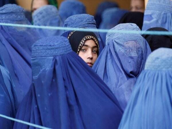 Tolak Dekrit Taliban Soal Burqa, Wanita Afghanistan Demo di Kabul