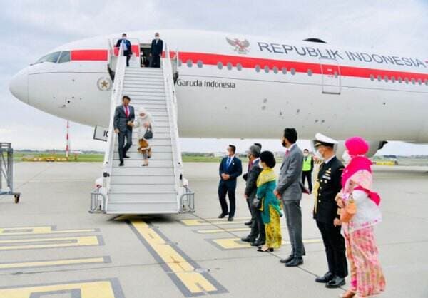 Terbang ke Washington, Rombongan Jokowi Transit di Amsterdam