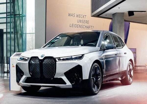 BMW Produksi Mobil Baru Tanpa Fitur Android Auto dan Apple CarPlay untuk Sementara