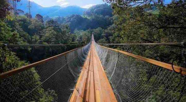 Wisata Jembatan Gantung Regganis yang Viral di Bandung, Terpanjang se-Asia Tenggara! Wisata Jembatan Gantung Regganis yang Viral di Bandung, Terpanjang se-Asia Tenggara!