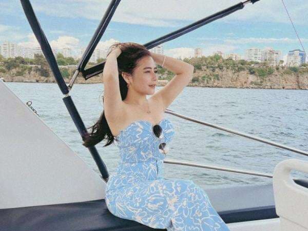 Pamer Badan dengan Baju Terbuka, Netizen: Ketiaknya Lebih Mulus dari Wajah Gue Pamer Badan dengan Baju Terbuka, Netizen: Ketiaknya Lebih Mulus dari Wajah Gue