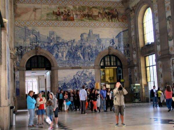 4 Stasiun Tercantik di Eropa, Mewah dan Estetik Bak di Istana Raja 4 Stasiun Tercantik di Eropa, Mewah dan Estetik Bak di Istana Raja