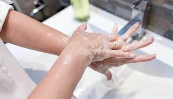Orang Dewasa Juga Bisa Kena Hepatitis Misterius, Biasakan Cuci Tangan Dengan Air Dan Sabun