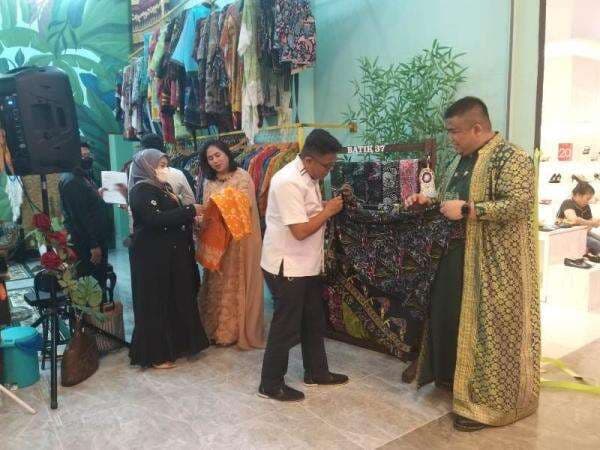 Cari Batik Batam? Kunjungi Saja Galeri Batik 37 di One Batam Mall Cari Batik Batam? Kunjungi Saja Galeri Batik 37 di One Batam Mall