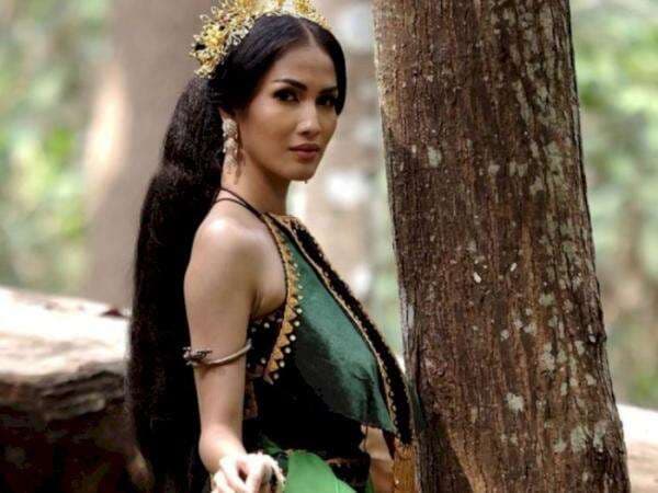 'KKN di Desa Penari' jadi Sorotan, Om Hao Bongkar Lokasi dan Sosok Asli Badarawuhi 'KKN di Desa Penari' jadi Sorotan, Om Hao Bongkar Lokasi dan Sosok Asli Badarawuhi