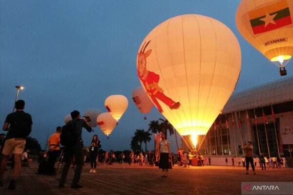 Balon Udara SEA Games Jadi Magnet Penonton untuk Berfoto