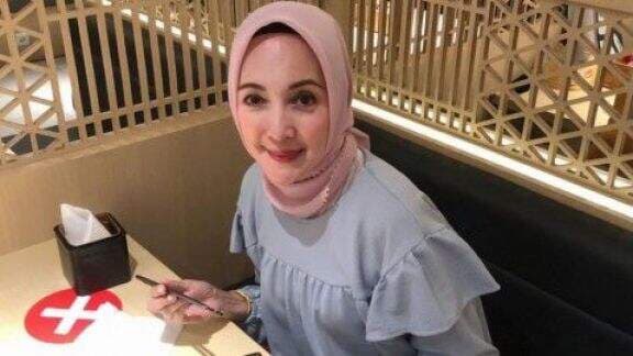 Terungkap Pernah Nikahi Brondong Beristri, Henidar Amroe Akui Tak Kapok: Mau Punya Lebih Muda Lagi Terungkap Pernah Nikahi Brondong Beristri, Henidar Amroe Akui Tak Kapok: Mau Punya Lebih Muda Lagi