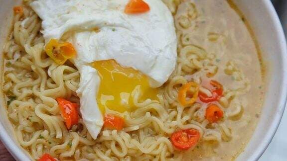 Anak Kos Merapat! Ini Cara Biar Gak Ketagihan Makan Mie Instan Anak Kos Merapat! Ini Cara Biar Gak Ketagihan Makan Mie Instan