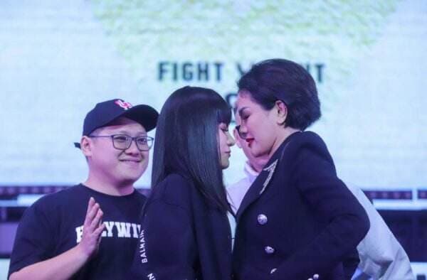 Foto-Foto Aksi Face Off Nikita Mirzani dan Dinar Candy Jelang Adu Jotos