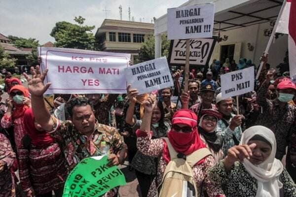 Titip Pesan ke Jokowi, Honorer Minta Diangkat Jadi PNS Tanpa Tes