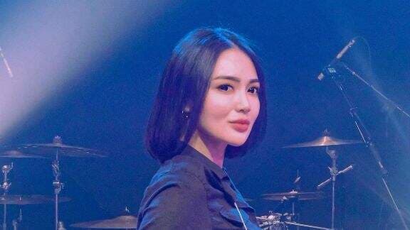 Bagian Ketiak Disensor Bikin Netter Penasaran, Wika Salim Akhirnya Ngaku: Lupa Cukur Lagi Gondrong Banget, Takut Viral Bulunya Bagian Ketiak Disensor Bikin Netter Penasaran, Wika Salim Akhirnya Ngaku: Lupa Cukur Lagi Gondrong Banget, Takut Viral Bulunya