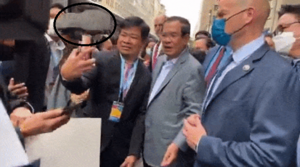 PM Kamboja Hun Sen Dilempar Sepatu di AS Saat Berjalan di Sekitar Gedung Capitol