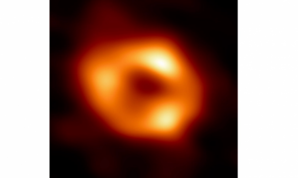 Para Astronom Mengungkapkan Gambar Pertama Lubang Hitam di Pusat Bima Sakti