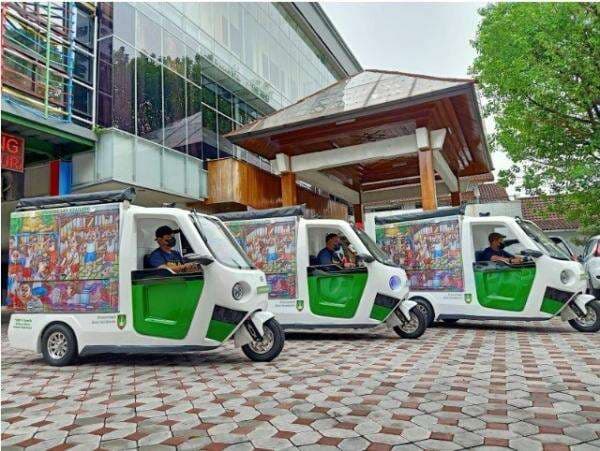 Kota Solo Punya Bemo Pustaka, Bisa Baca Buku Gratis! Kota Solo Punya Bemo Pustaka, Bisa Baca Buku Gratis!