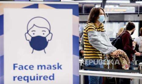 Uni Eropa akan Cabut Aturan Masker di Seluruh Penerbangan