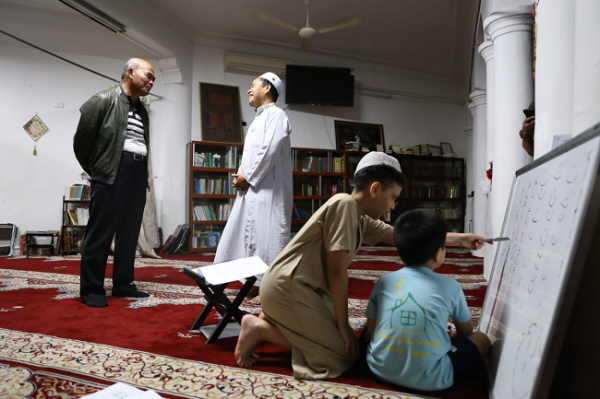 Menko PMK Kunjungi Masjid Satu-satunya di Hanoi