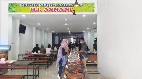 Nasi Jamblang Jadi Pilihan Kuliner Khas Cirebon, Disajikan di Atas Daun Jati