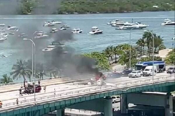 Horor! Video Pesawat Mendarat dan Tabrak Mobil di Jembatan Miami