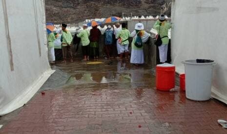 Tips Bagi Jamah Haji Kala Menghadapi Hujan Turun di Tanah Suci