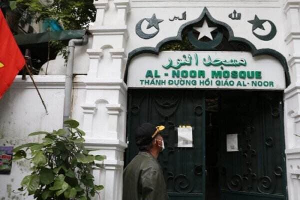 Muhadjir Effendy Kunjungi Masjid Satu-satunya di Hanoi: Menyambung Silatuhrahmi dengan Komunitas Islam