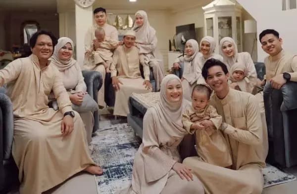 Kisah Rey Mbayang dan Dinda Hauw Ajak Anak Mudik Pertama Kali ke Manado, Begini Ceritanya Kisah Rey Mbayang dan Dinda Hauw Ajak Anak Mudik Pertama Kali ke Manado, Begini Ceritanya