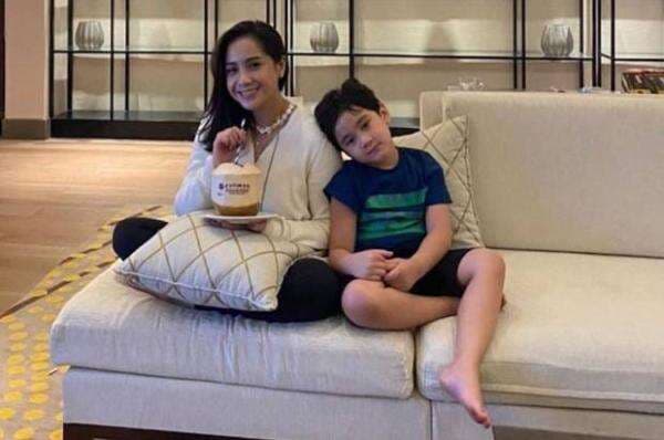 Rafathar Ingin Nonton Film Doctor Strange, Nagita Slavina: Dibooking Aja Satu Bioskop Rafathar Ingin Nonton Film Doctor Strange, Nagita Slavina: Dibooking Aja Satu Bioskop
