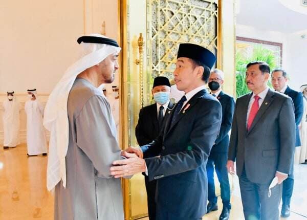 Singgah di Abu Dhabi, Jokowi Ucapkan Duka Cita Wafatnya Sheikh Khalifa
