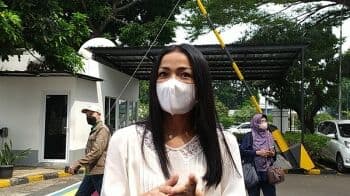 Sidang Perdana Kasus Mafia Tanah, Nirina Zubir Minta Doa