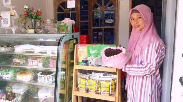 Dulu Jual Kue Keliling, Kini Omset Mariani Puluhan Juta per Bulan Dulu Jual Kue Keliling, Kini Omset Mariani Puluhan Juta per Bulan