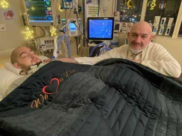 Pangeran Arab `Tertidur` Selama 17 Tahun, Sang Ayah Enggan Melepaskan Alat Bantu Medis Dari Tubuh Putranya Pangeran Arab `Tertidur` Selama 17 Tahun, Sang Ayah Enggan Melepaskan Alat Bantu Medis Dari Tubuh Putranya