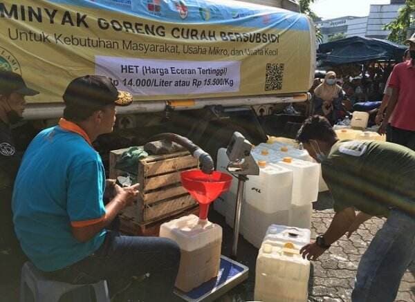 BUMN Distribusi Minyak Goreng Curah ke 40 Juta Warga Miskin, Harga Dipatok Rp14.000 per Liter