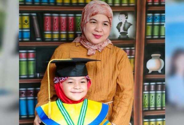 Fara Shakila Wisuda Kelulusan TK, Banjir Ucapan Selamat Netizen dan Doa Fara Shakila Wisuda Kelulusan TK, Banjir Ucapan Selamat Netizen dan Doa