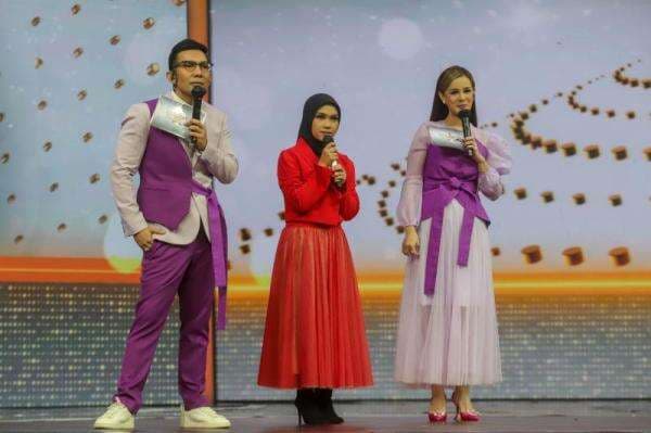 Foto-Foto Jufaira Bawakan Lagu Rindu, Berhasil Menaklukkan Revolving Stage Rising Star Dangdut Foto-Foto Jufaira Bawakan Lagu Rindu, Berhasil Menaklukkan Revolving Stage Rising Star Dangdut