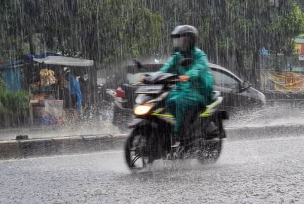 Cuaca Kalsel Hari Ini: Sejumlah Wilayah Masih Berpotensi Hujan Disertai Petir