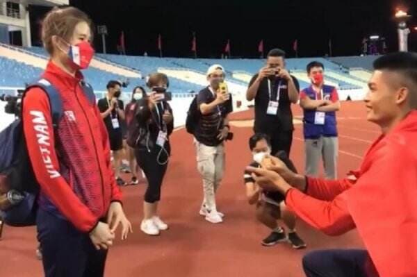 So Sweet! Atlet Lompat Jauh Ini Lamar sang Kekasih usai Raih Medali Emas SEA Games 2021