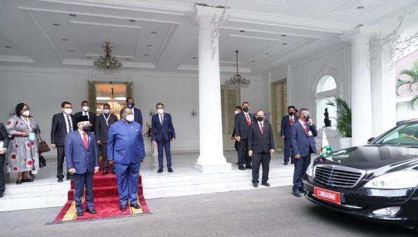 Bertemu Ma’ruf Amin, Wapres Zimbabwe Puji Kemampuan RI Kembangkan Vaksin dan Insulin Bertemu Ma’ruf Amin, Wapres Zimbabwe Puji Kemampuan RI Kembangkan Vaksin dan Insulin