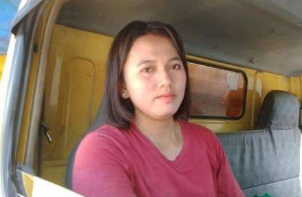 Jadi Sopir Truk Batu Bara, Wanita Cantik Ini Dibayar Rp500 Ribu per Hari Jadi Sopir Truk Batu Bara, Wanita Cantik Ini Dibayar Rp500 Ribu per Hari