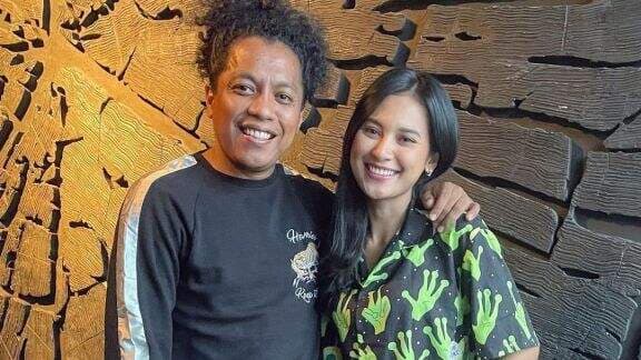 Terlalu Nyata, Arie Kriting Cemburu Lihat Adegan Mesra Indah Permatasari dengan Refal Hady: Gak Sanggup Aku Terlalu Nyata, Arie Kriting Cemburu Lihat Adegan Mesra Indah Permatasari dengan Refal Hady: Gak Sanggup Aku