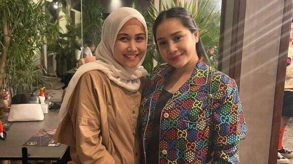 Kedekatan Mimi Bayuh dan Nagita Slavina Bak Pertanda, Isu Pernah Dipecat Gegara Dukung Ayu Ting Ting jadi Pelakor Mencuat! Kedekatan Mimi Bayuh dan Nagita Slavina Bak Pertanda, Isu Pernah Dipecat Gegara Dukung Ayu Ting Ting jadi Pelakor Mencuat!