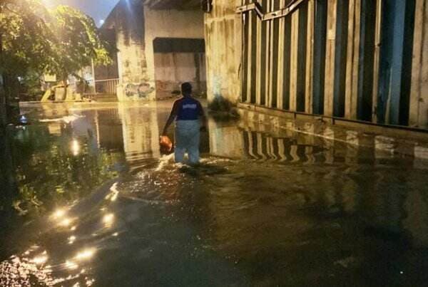 Banjir 70 Sentimeter, Akses Jalan di Bawah Kolong Flyover Cibodas Terputus