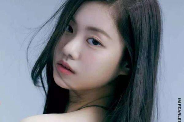 Catatan Komite Kekerasan Sekolah Sebut Kim Garam LE SSERAFIM Pelaku Bullying, HYBE Buka Suara Catatan Komite Kekerasan Sekolah Sebut Kim Garam LE SSERAFIM Pelaku Bullying, HYBE Buka Suara