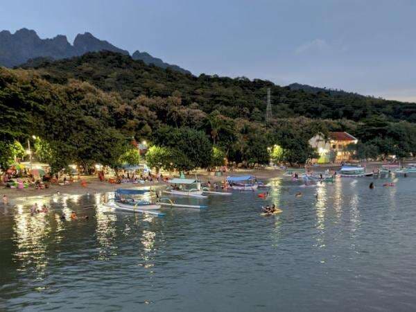 Pantai Paling Tenang Ada di Ujung Timur Jawa, Cocok Buat Menyepi dan Hunting Sunset Pantai Paling Tenang Ada di Ujung Timur Jawa, Cocok Buat Menyepi dan Hunting Sunset