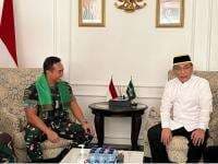 Sejam Ngobrol Di Kantor PBNU Andika Dikalungi Sorban NU Gus Yahya Pakai Peci Pak Hendropriyono Sejam Ngobrol Di Kantor PBNU Andika Dikalungi Sorban NU Gus Yahya Pakai Peci Pak Hendropriyono