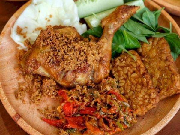 5 Cara Masak Ayam Penyet yang Enak, Lengkap dengan Resepnya! 5 Cara Masak Ayam Penyet yang Enak, Lengkap dengan Resepnya!